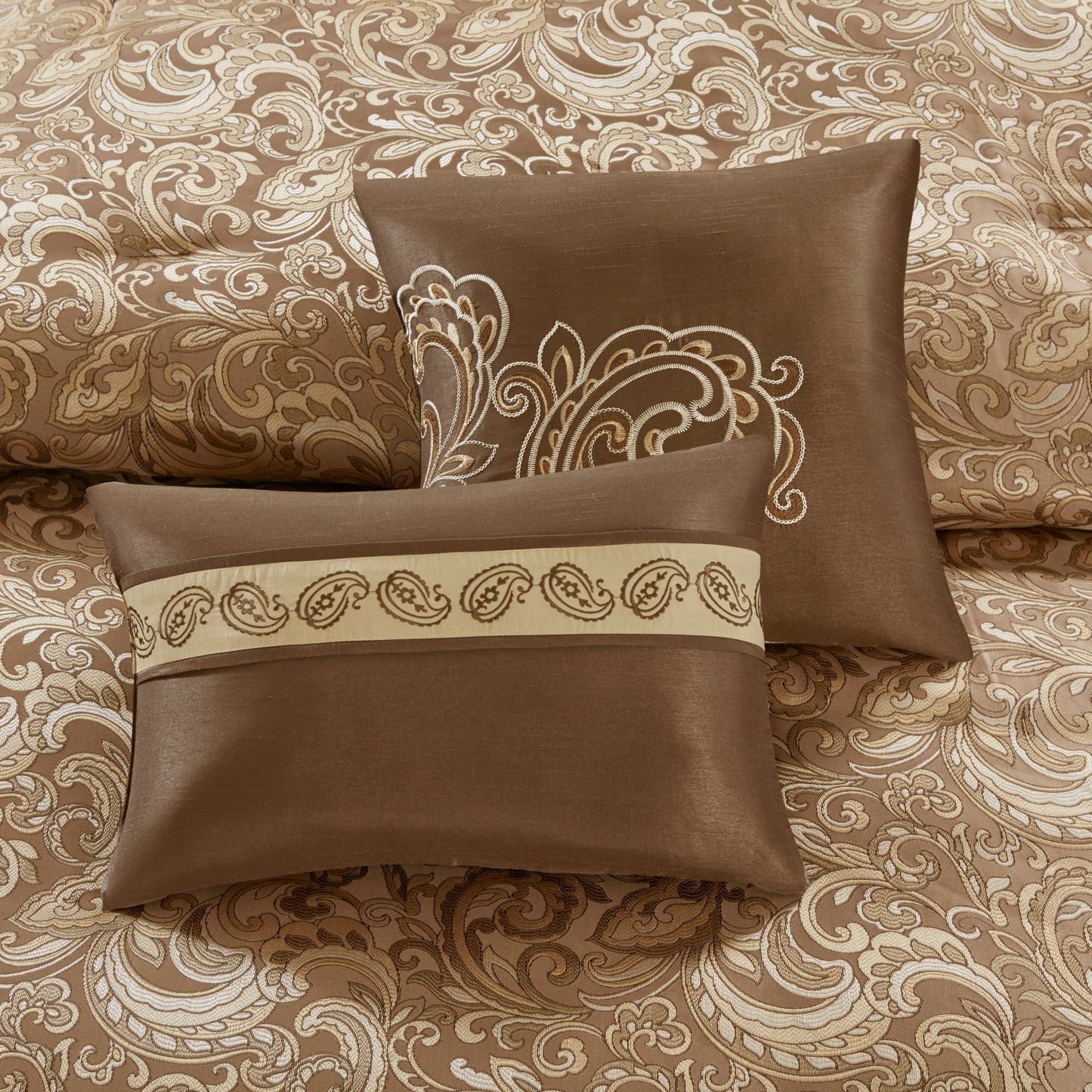 Room in a Bag Jacquard Paisley Pattern Conforter Set with Comforter, Bedskirt, Bed Sheets, Curtains, Pillowcases
