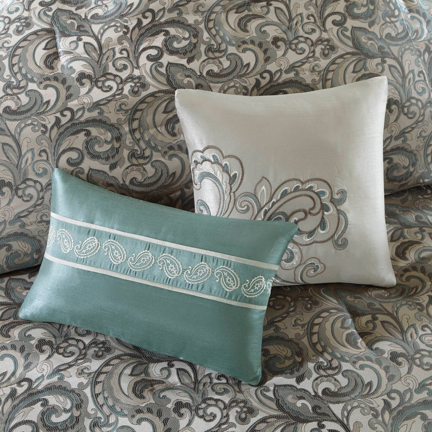 Room in a Bag Jacquard Paisley Pattern Conforter Set with Comforter, Bedskirt, Bed Sheets, Curtains, Pillowcases