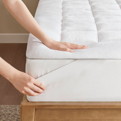 White Quilted Fitted Mattress Pad Cover with Deep Pocket, Waterproof Mattress Protector, Cloud Soft Down Alternative Mattress Cover, Machine Washable
