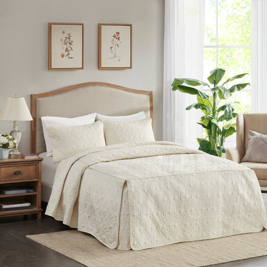 Split Corner Pleated Quilted Bedspread