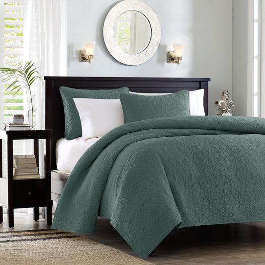 Reversible Quilt Set with Classic patterned Stitching