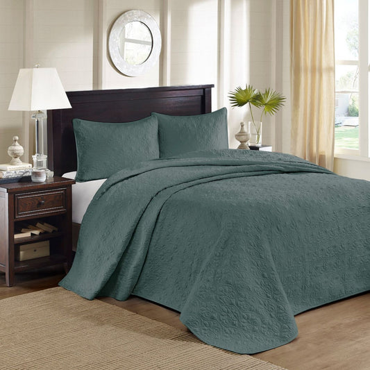 Cottage-Inspired Reversible Bedspread Set