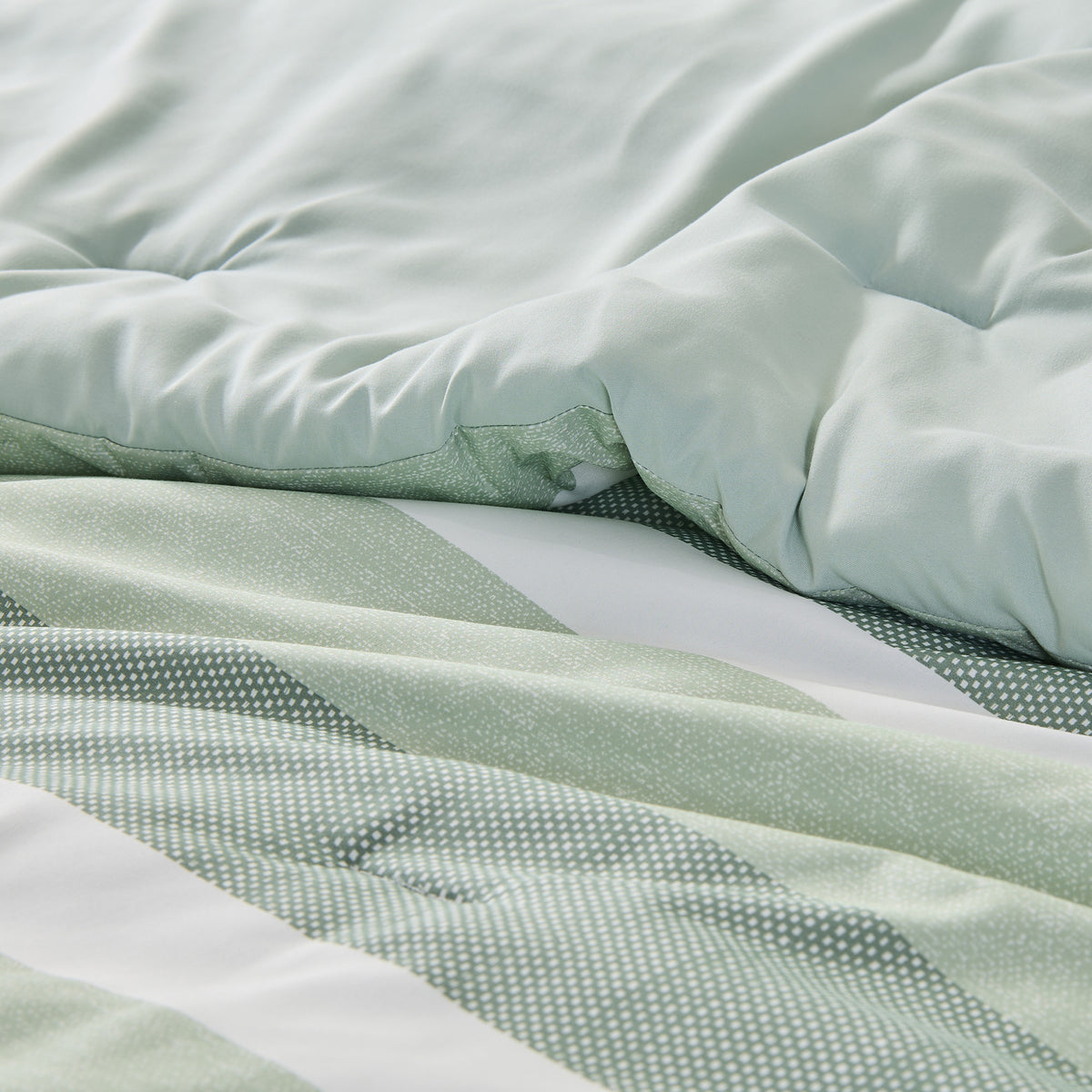 Blais Reversible Striped Comforter Bed Set