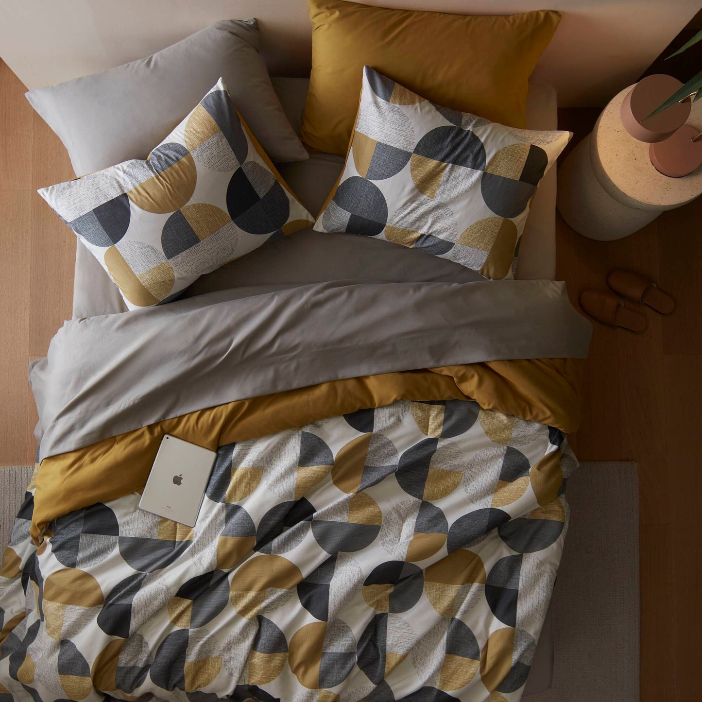 Round Geometric Print Comforter Mini Set